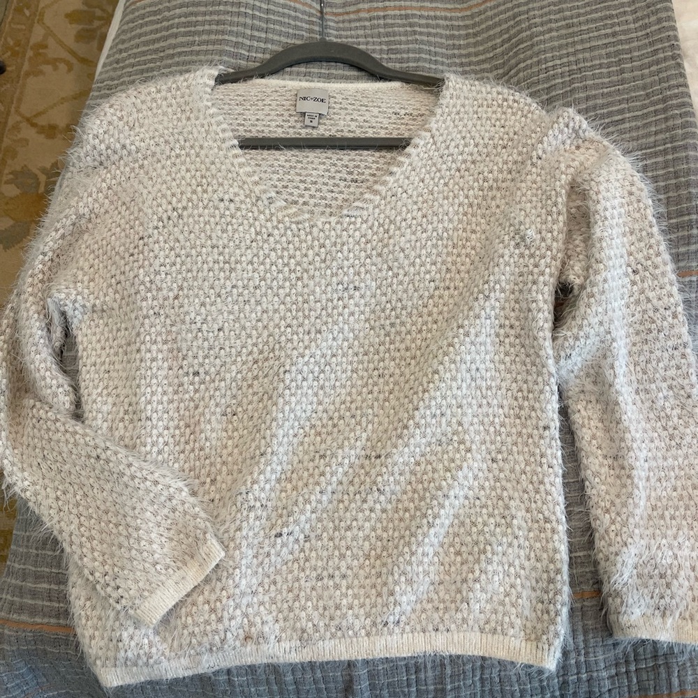Darling cozy white NIC+ZOE sweater size small
